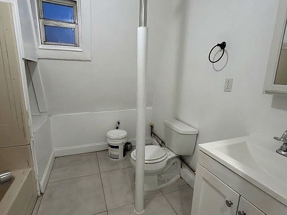 4th image of 855 Troy Ave #3