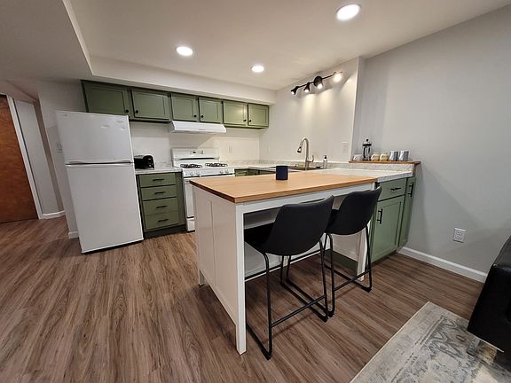 3rd image of 3232 Alden Dr