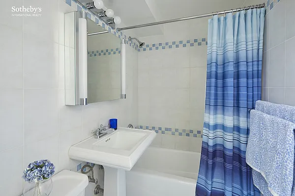Sold by Sotheby's International Realty | media 7