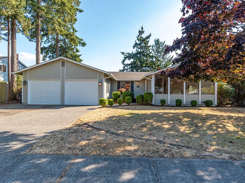 537 NW Columbia Dr