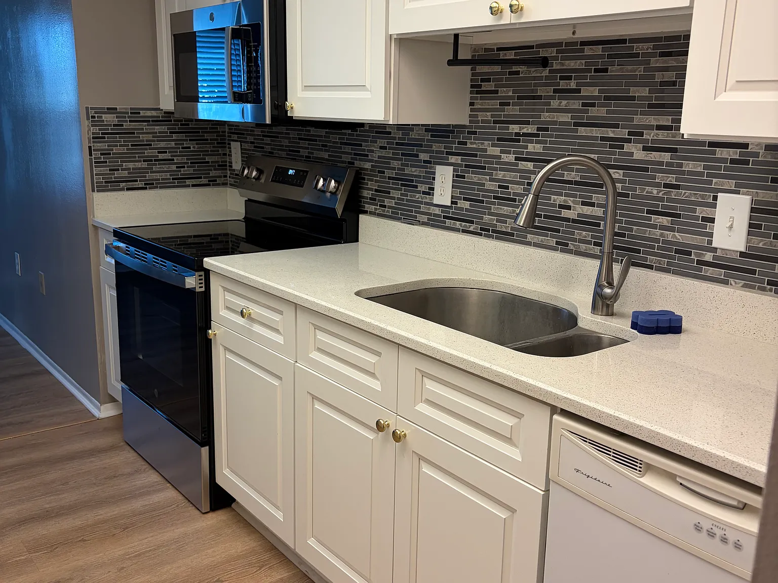 2 bed, 948 sqft, $1,750 — Photo 1