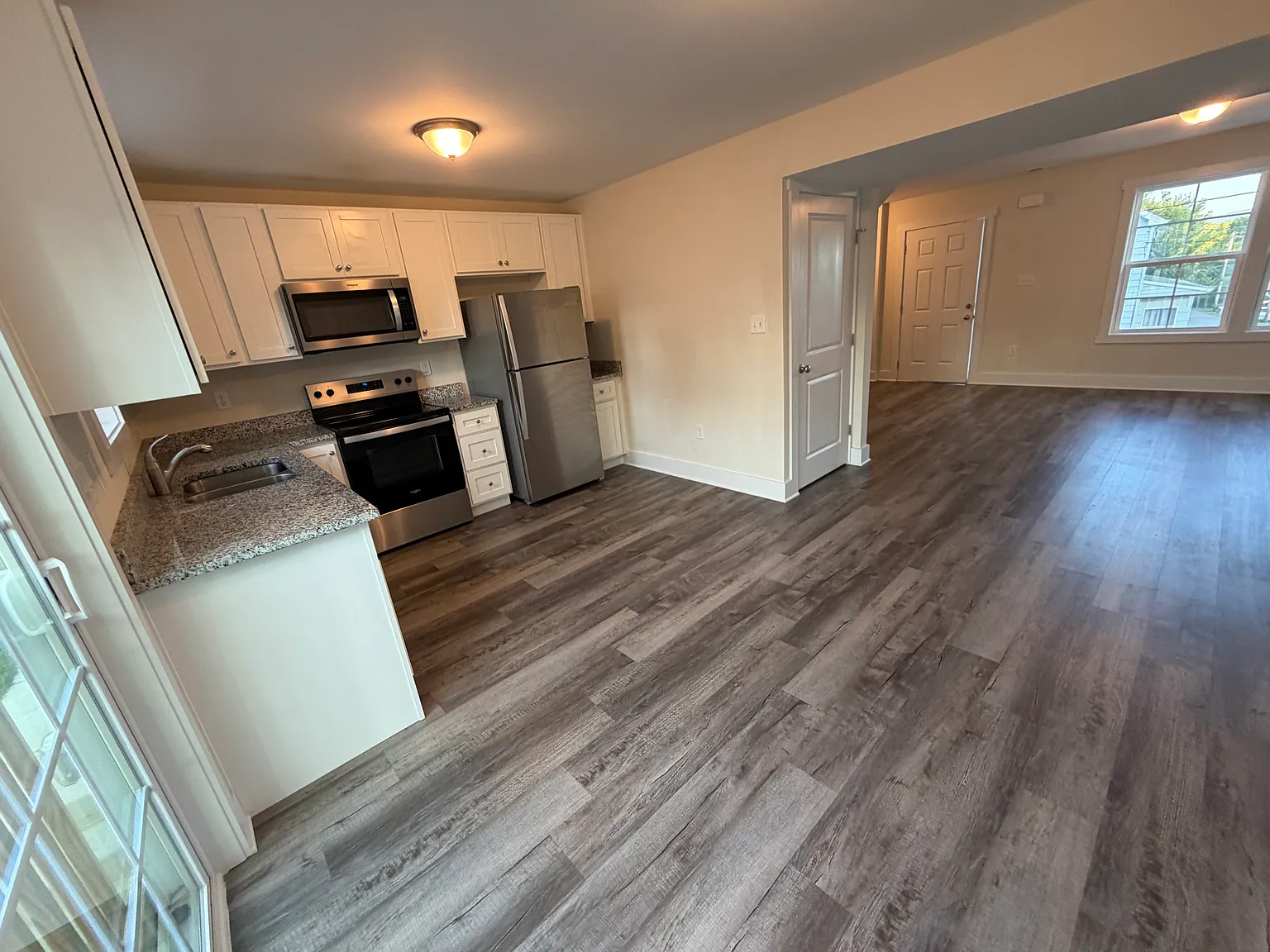 3 bed, 1.5 bath, 1250 sqft, $1,395 — Photo 3
