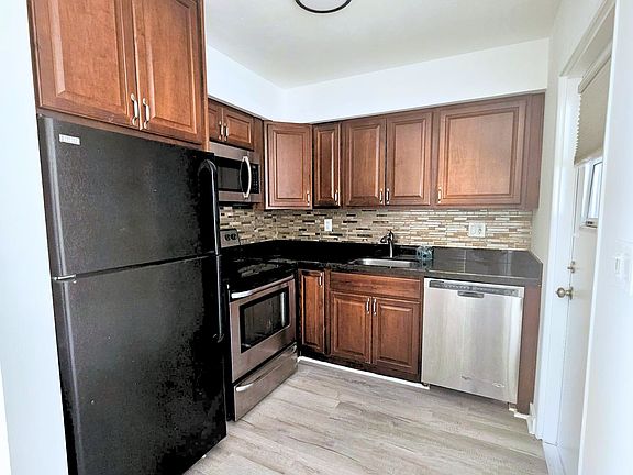 2nd image of 1725 NE 7th St #4