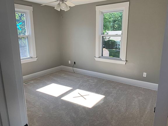 3rd image of 4302 Ivanhoe Ave