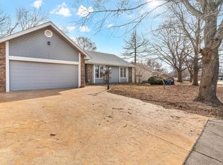 932 E Manchester Dr, Springfield, MO 65810