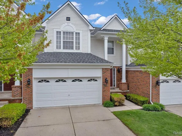 41868 Yeats Dr, Novi, MI 48377