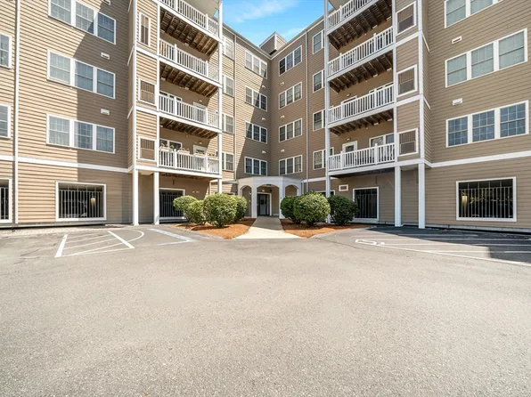 8 Walnut St Unit 109, Peabody, MA 01960