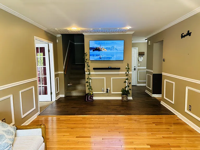2 Russell Ct — Photo 2
