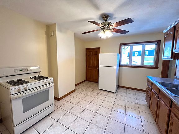2nd image of 225 Holland St #22