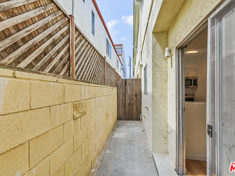 1330 Yale St #2 — Photo 14