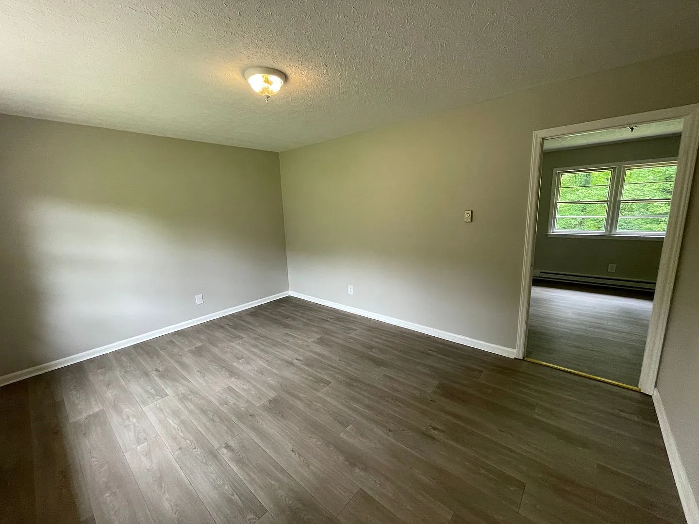 3 bedroom 1 bath brick ranch house. — Photo 2