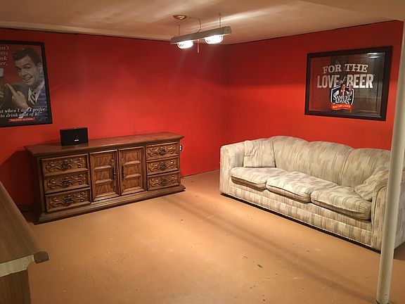 Basement entertaining area