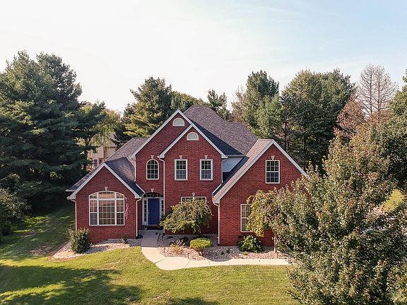 2nd image of 134 Ginger Hollow Ct