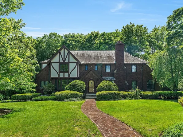 518 Newton St, Brookline, MA 02467
