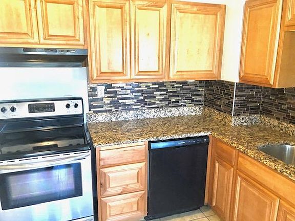 4th image of 10919 Oakdale Ter