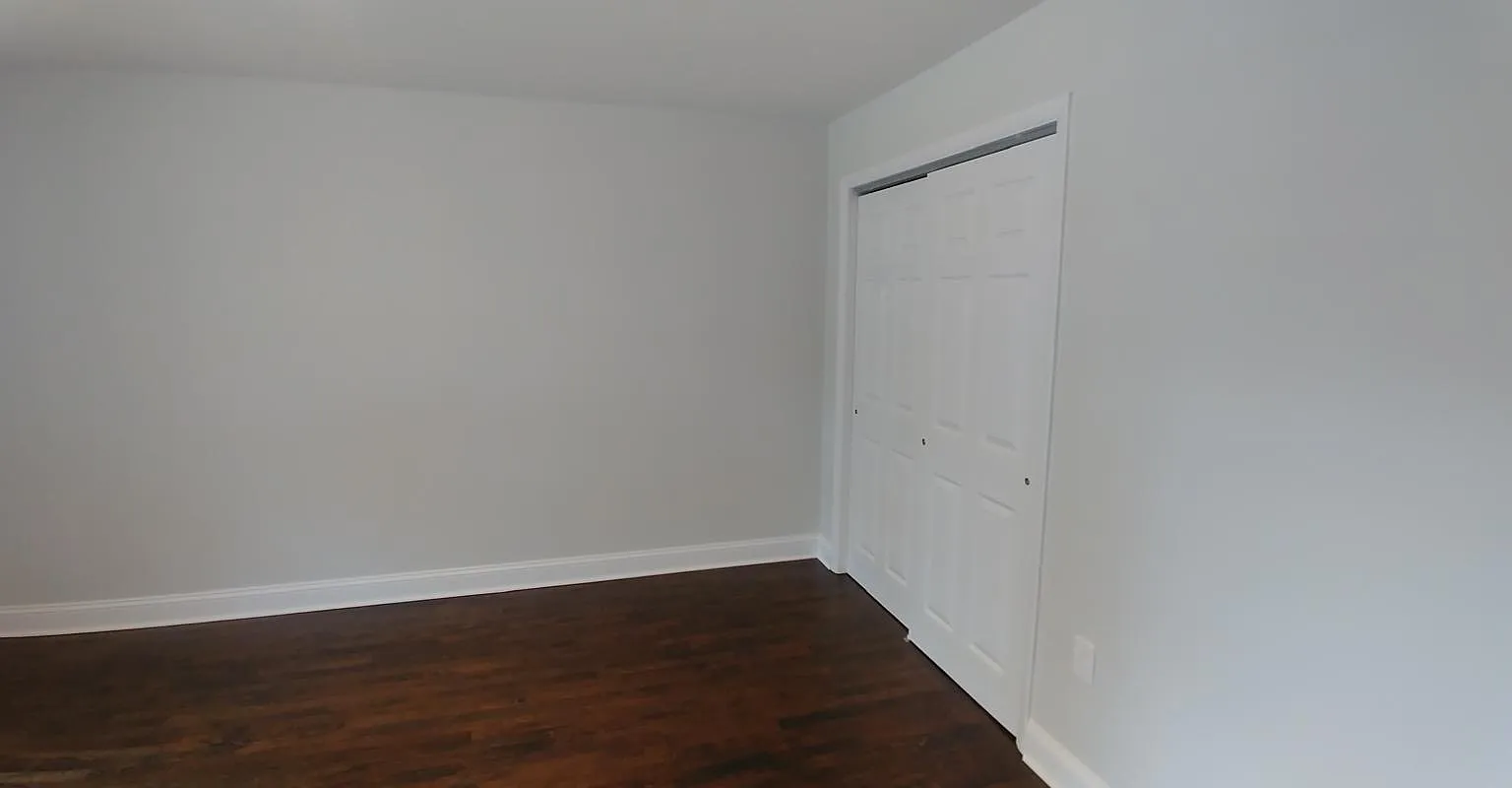 2 bed, 900 sqft, $2,400 — Photo 3