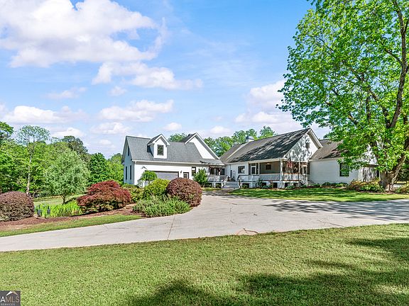 5th image of 1110 Summit Cir