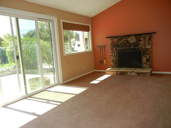 3rd image of 951 Madrone Cir