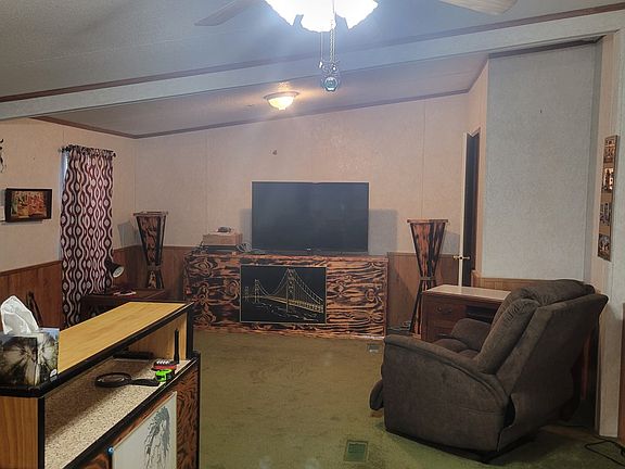 5th image of 627 Steart St