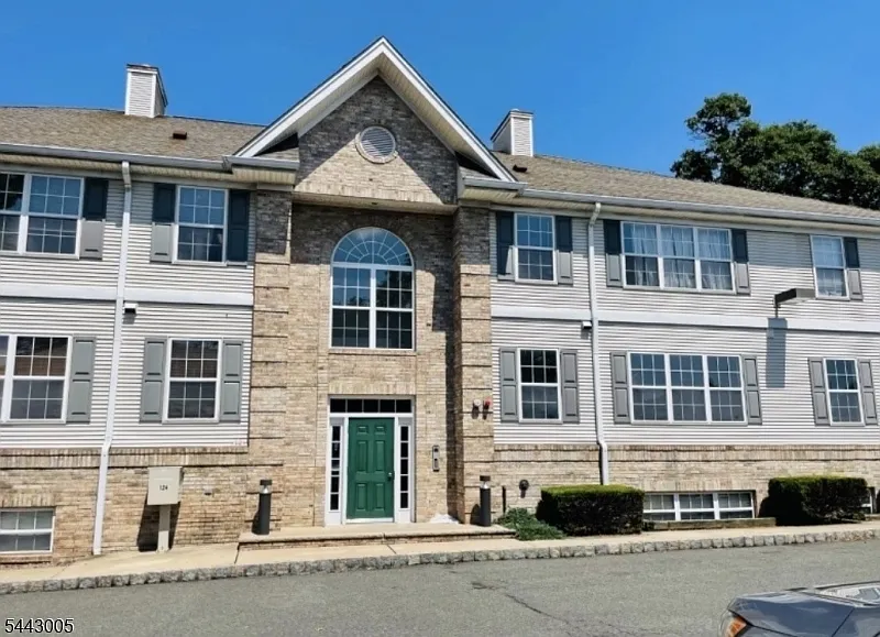 2 bed, 1.0 bath, $2,500 — Photo 1