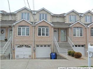 564 Riga St, Staten Island, NY 10306