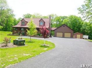 8756 S Loop Rd, Slatington, PA 18080