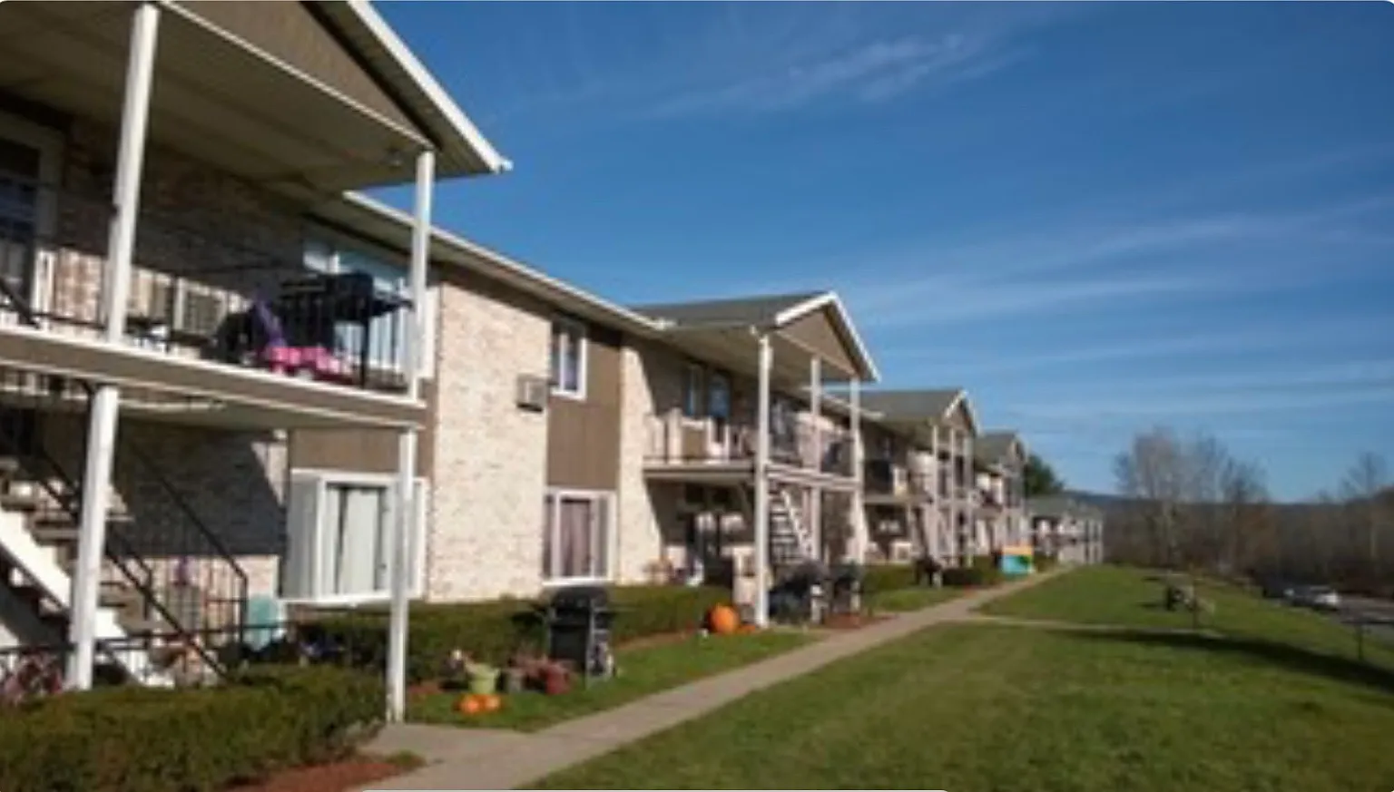 Stonehill Apartments — Photo 4