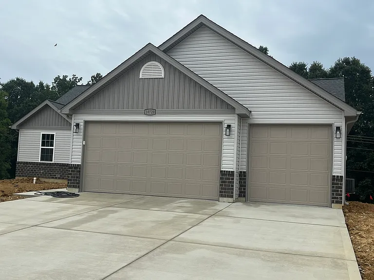 10720 Trenton Ln — Photo 2