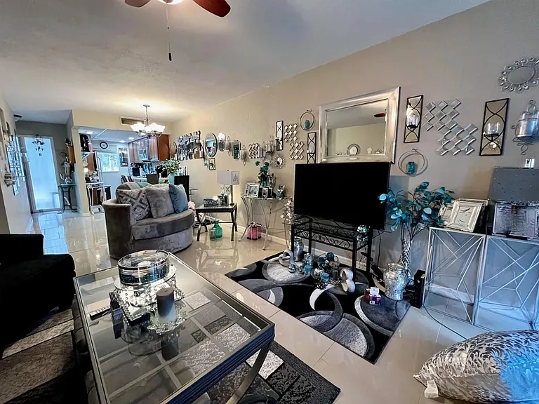 707 SW 75th St #106 — Photo 5