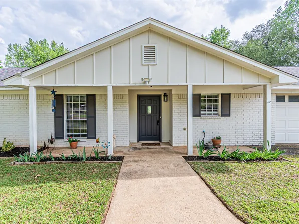 134 Park Dr, Longview, TX 75601