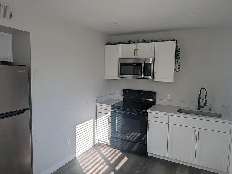 7160 N 53rd Ave — Photo 5