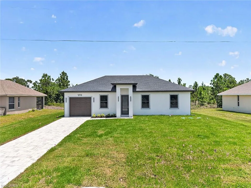 1213 Dodwin St E
