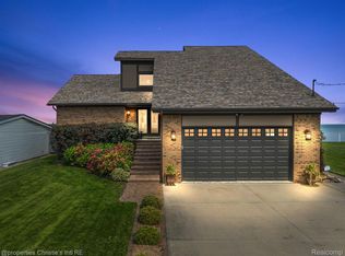 32257 N River Rd, Harrison Township, MI 48045