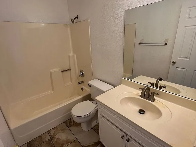 Lindsay Villas Townhomes — Photo 11
