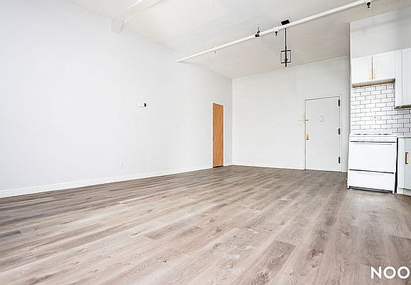 5th image of 309 Scholes St #202