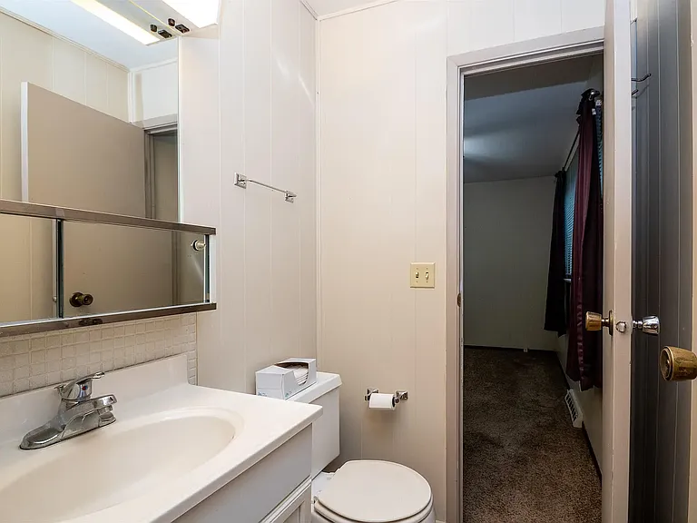 2405 W Carriage Ln — Photo 18