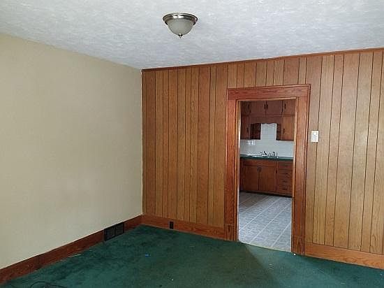 2nd image of 451 25th St