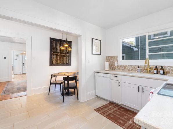 charlotte-north-carolina-2078154998 picture