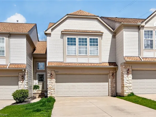 1557 N Yorkshire Dr, Broadview Heights, OH 44147