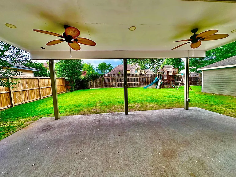 17502 Cassina Dr — Photo 36