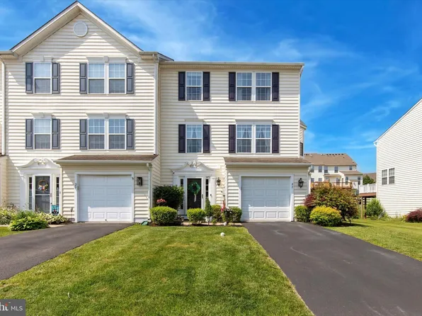 27 Bayberry Ln, Pottstown, PA 19465