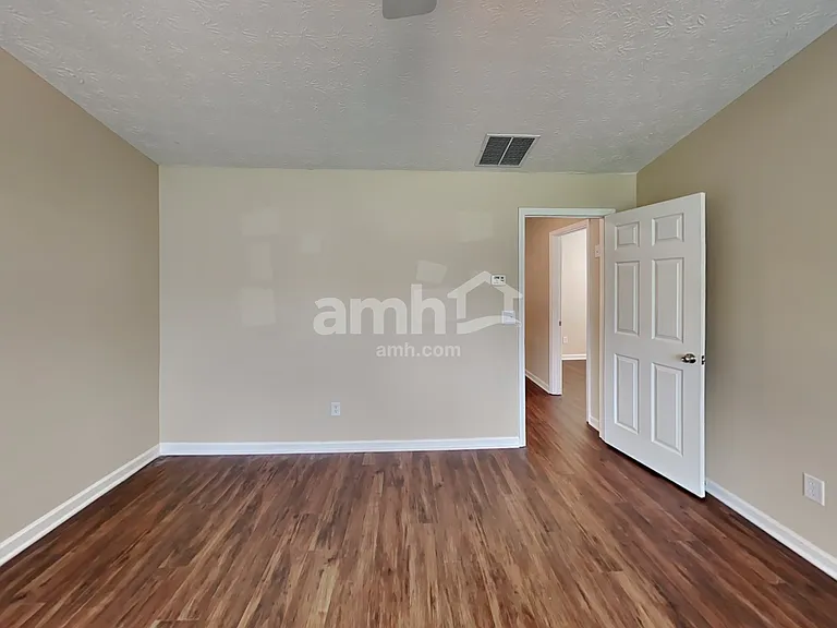 616 Laurel Bnd — Photo 11