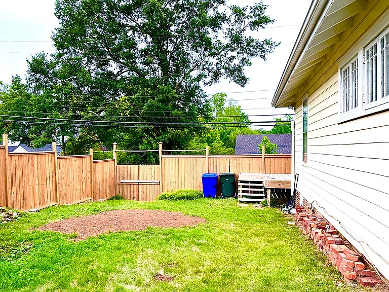 115 Robinson St — Photo 28