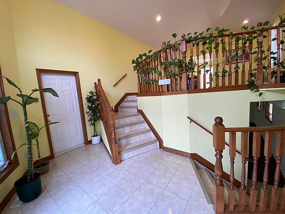 5th image of 4883 Barcelona Cres