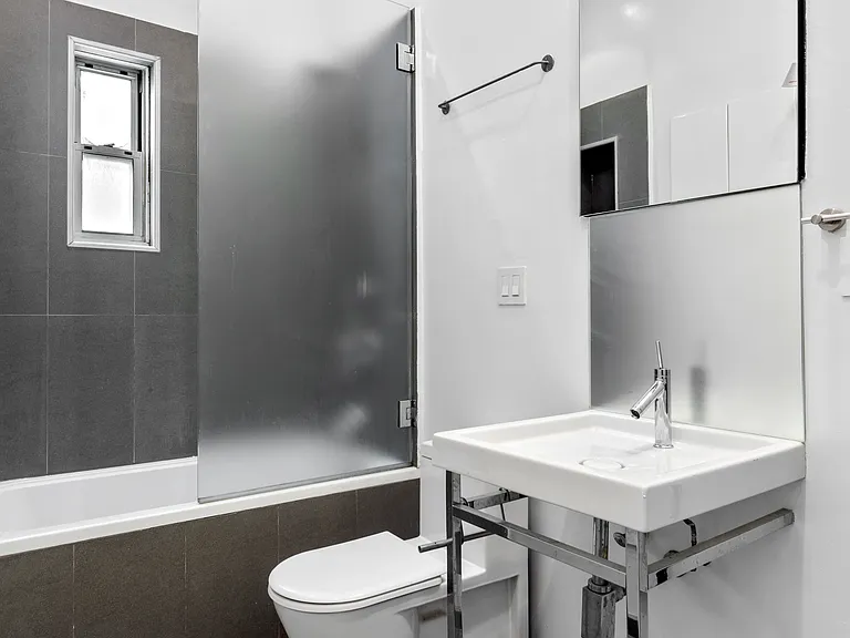 75 Poplar St #3L — Photo 6