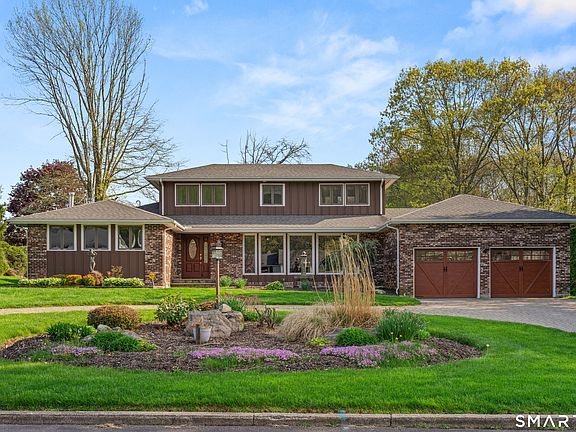 3rd image of 24 Colonial Drive