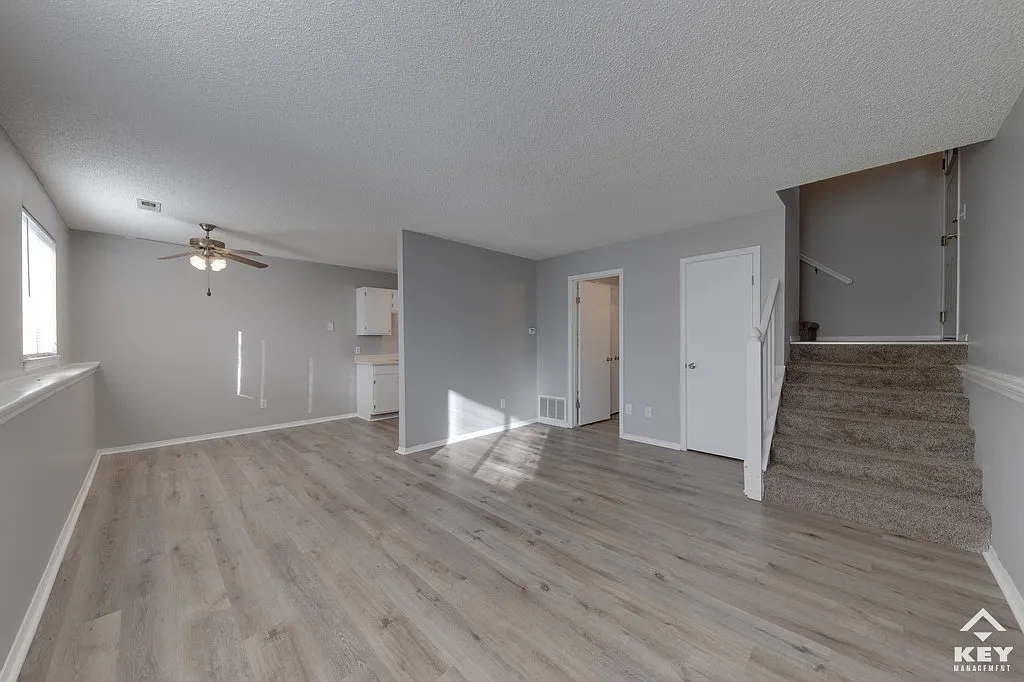 2 bed, 1.5 bath, 990 sqft, $1,100 — Photo 4