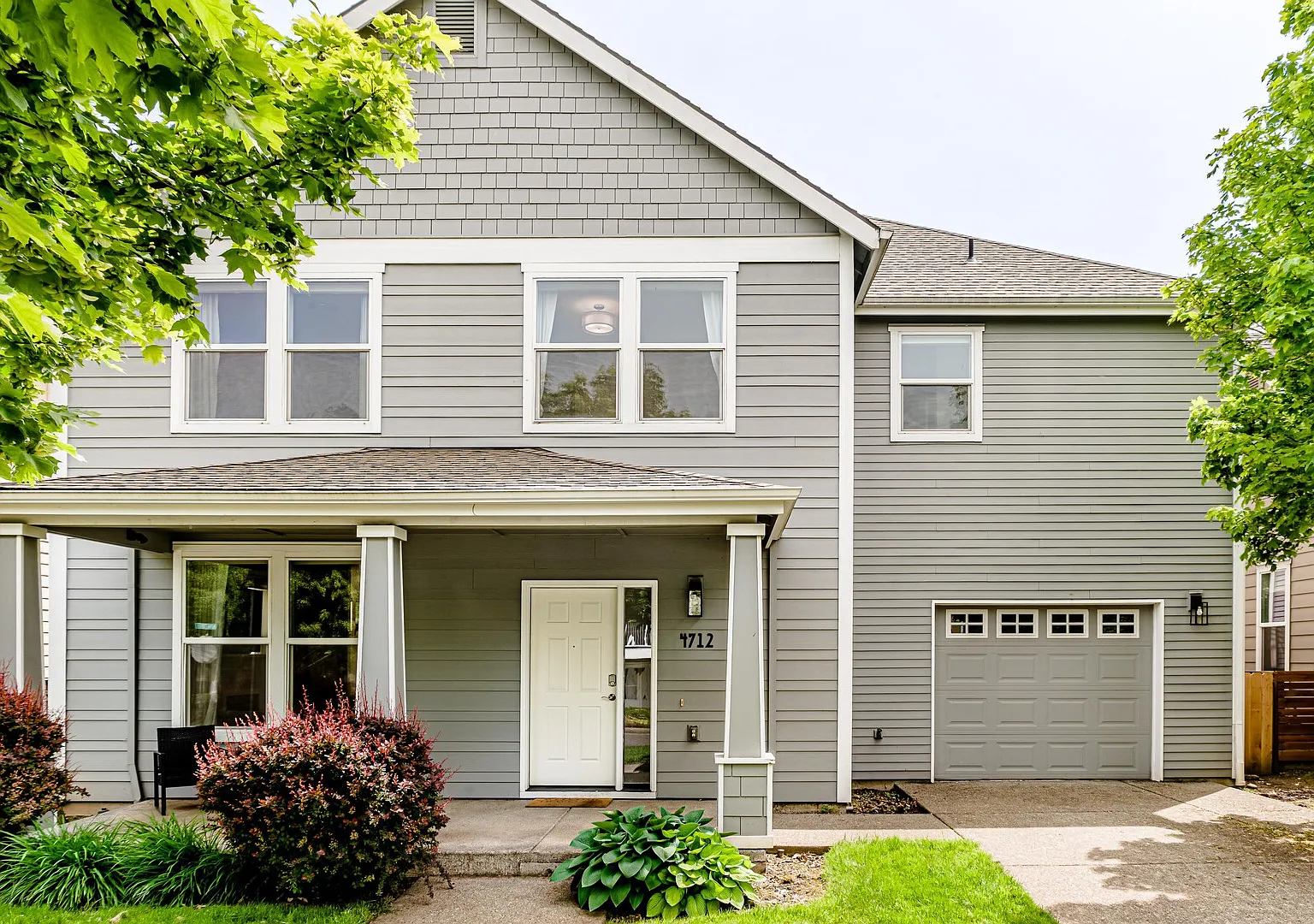 North Portland Haven - Fast WIFI - Spacious - 5 Beds — Photo 1