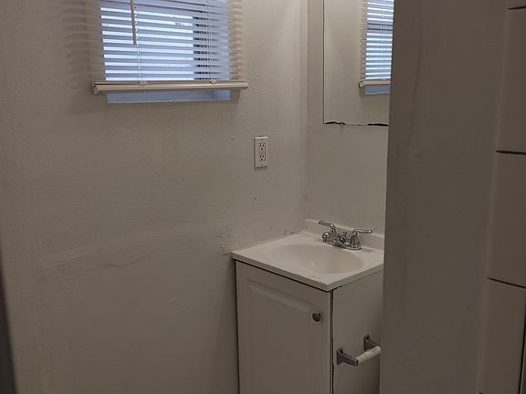 4th image of 2595 50th Ave N #B1