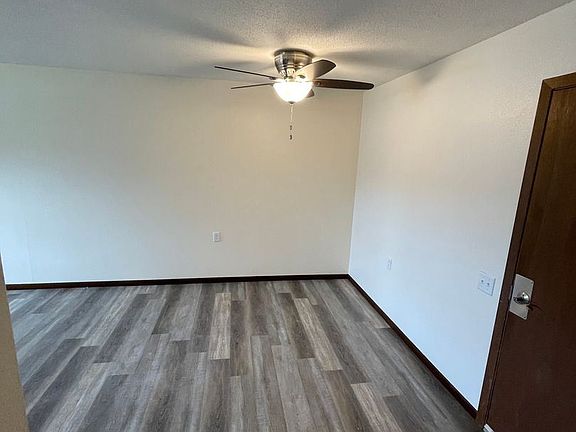 3rd image of 800 Fairfield Dr Unit 22